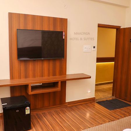 היידראבד Maalyasa Hotel And Suites מראה חיצוני תמונה