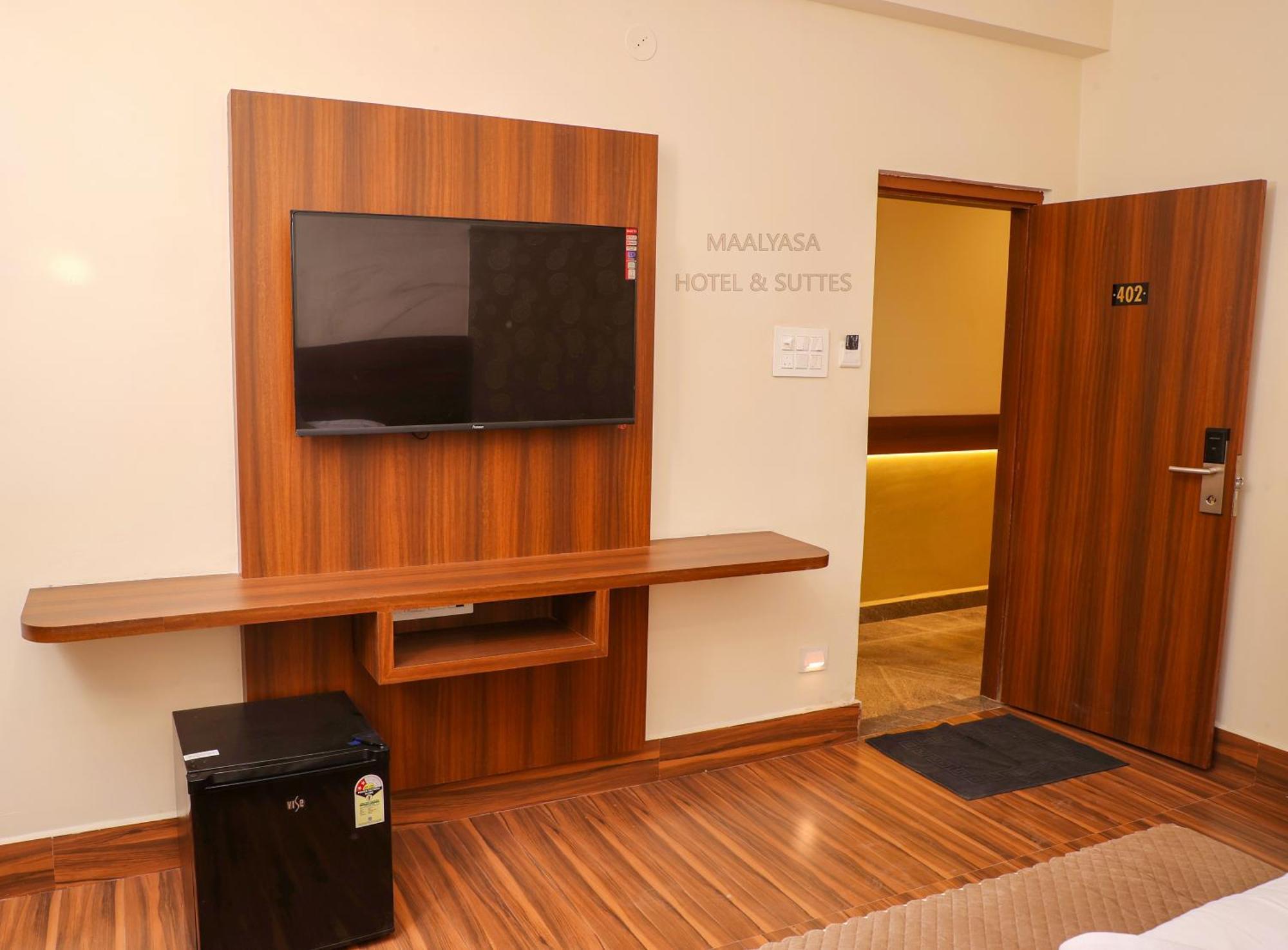 היידראבד Maalyasa Hotel And Suites מראה חיצוני תמונה